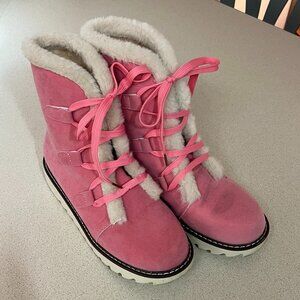 Pink mid-calf snow boots with fleece lining, size 9